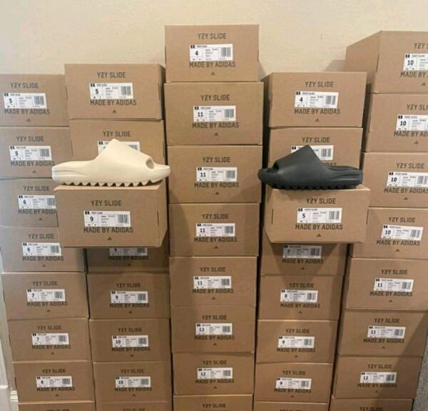 YEEZY SLIDES pallets